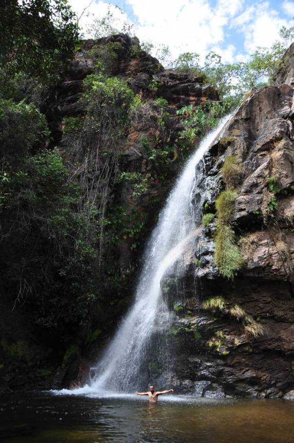 Um banho gelado na cachoeira das Andorinhas, uma das mais bonitas no Parque Nacional da Chapada dos Guimarães, em Mato Grosso